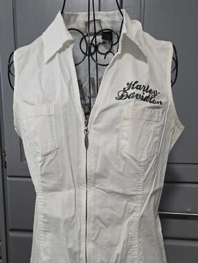 Harley-Davidson White Sleeveless Zip-Front Shirt with Black Script Logo